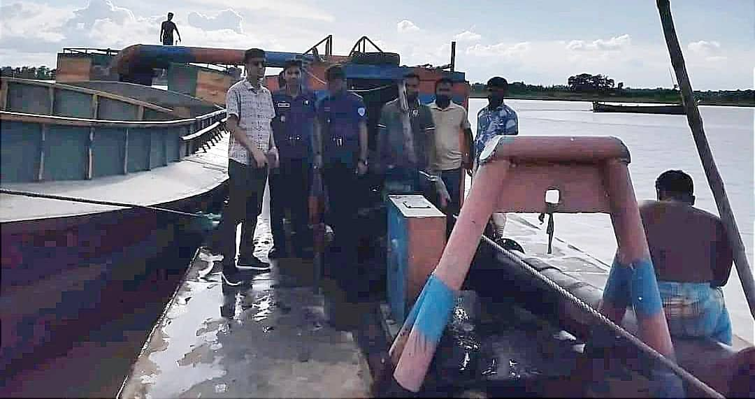 সোনাগাজীতে অবৈধভাবে বালু উত্তোলন: একজনকে কারাদন্ড, খননযন্ত্র জব্দ