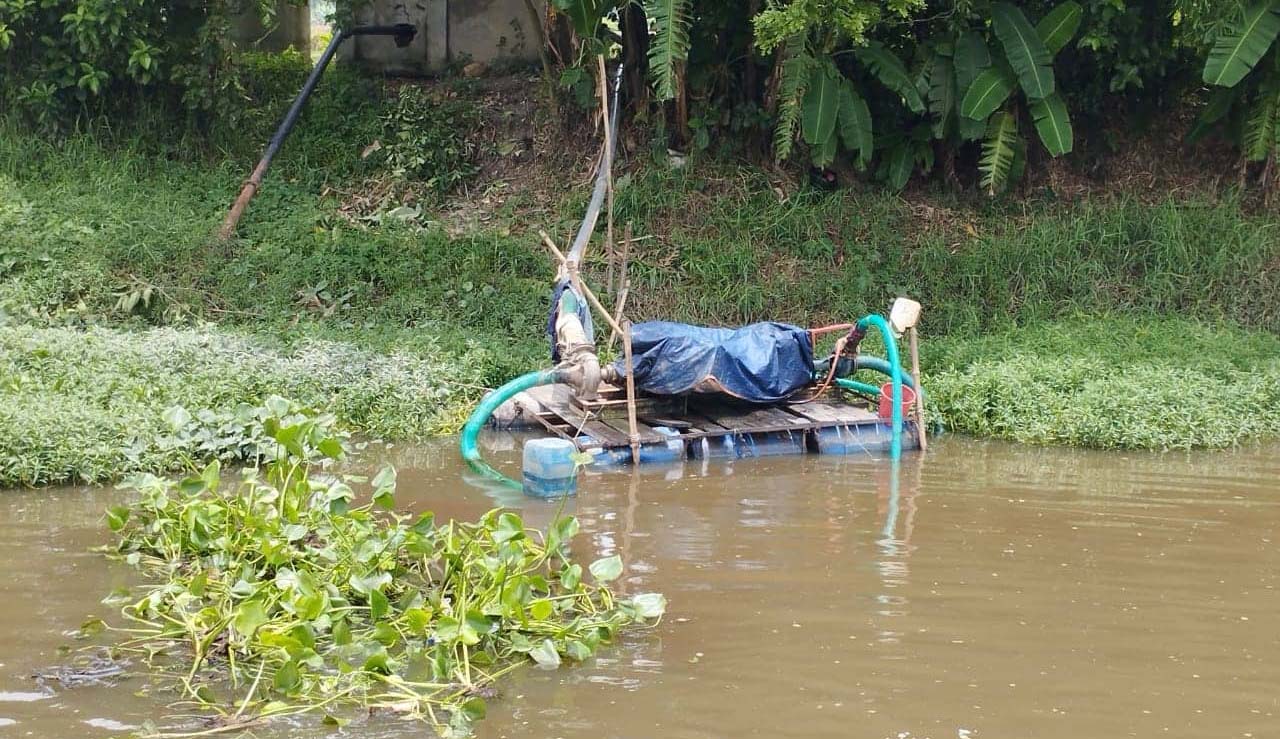 লেমুয়ায় অবৈধভাবে বালু উত্তোলন করায় ড্রেজার মেশিন জব্দ