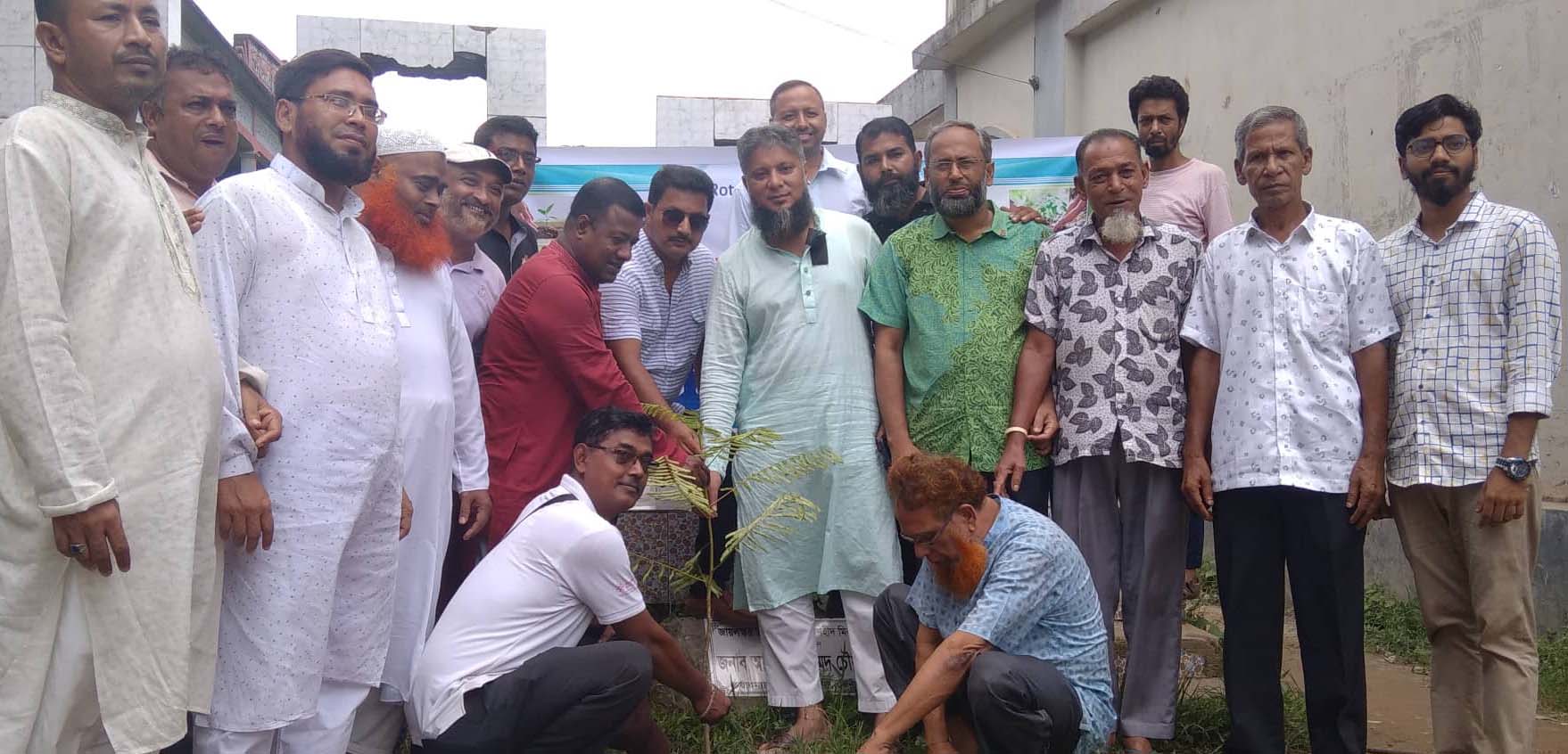 জায়লস্করে রোটারি ক্লাব অব ফেনী অপূর্ব’র বৃক্ষরোপন