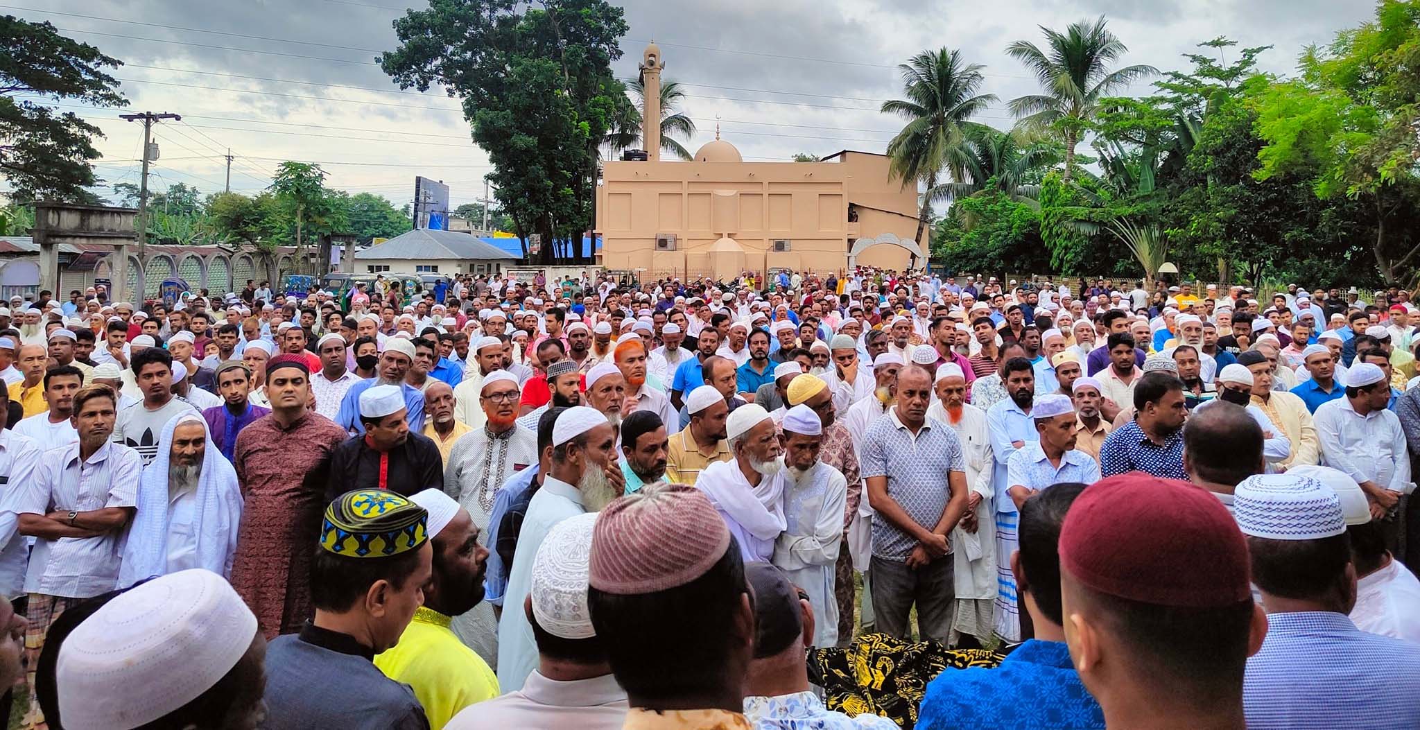 মোহাম্মদ আলীর আ’লীগ নেতা শাহজাহানকে শোক-শ্রদ্ধায় চিরবিদায়