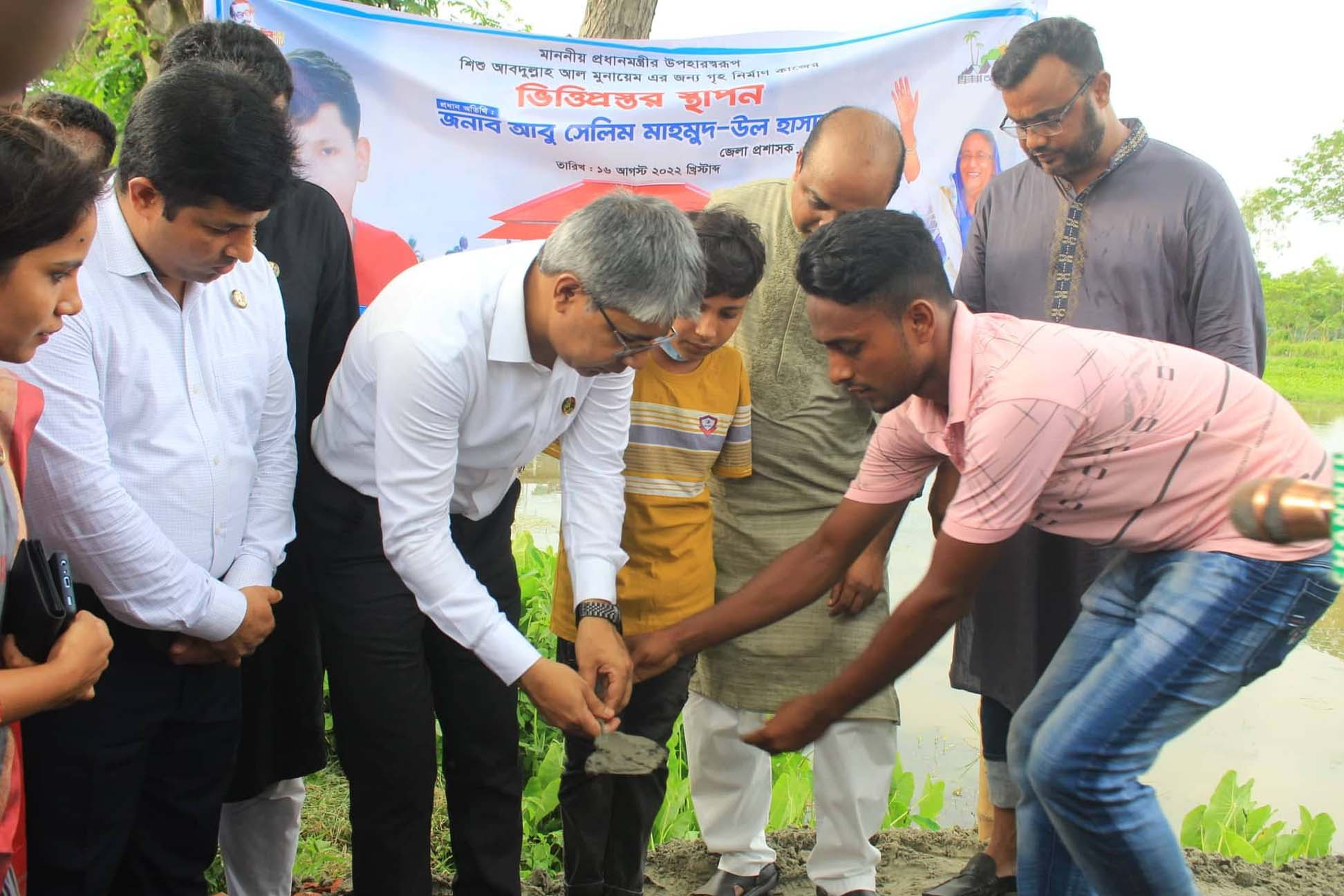 দাগনভূঞার শিশু মোনায়েমের পরিবারে খুশির বন্যা