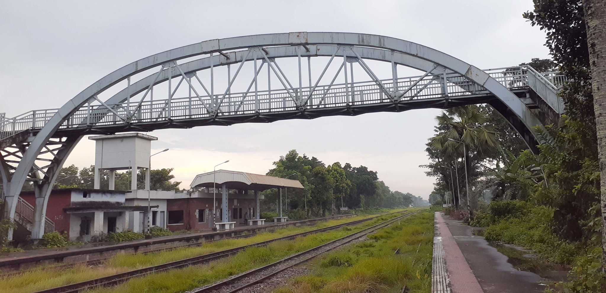 নামেই দাঁড়িয়ে আছে শর্শদী রেল স্টেশন