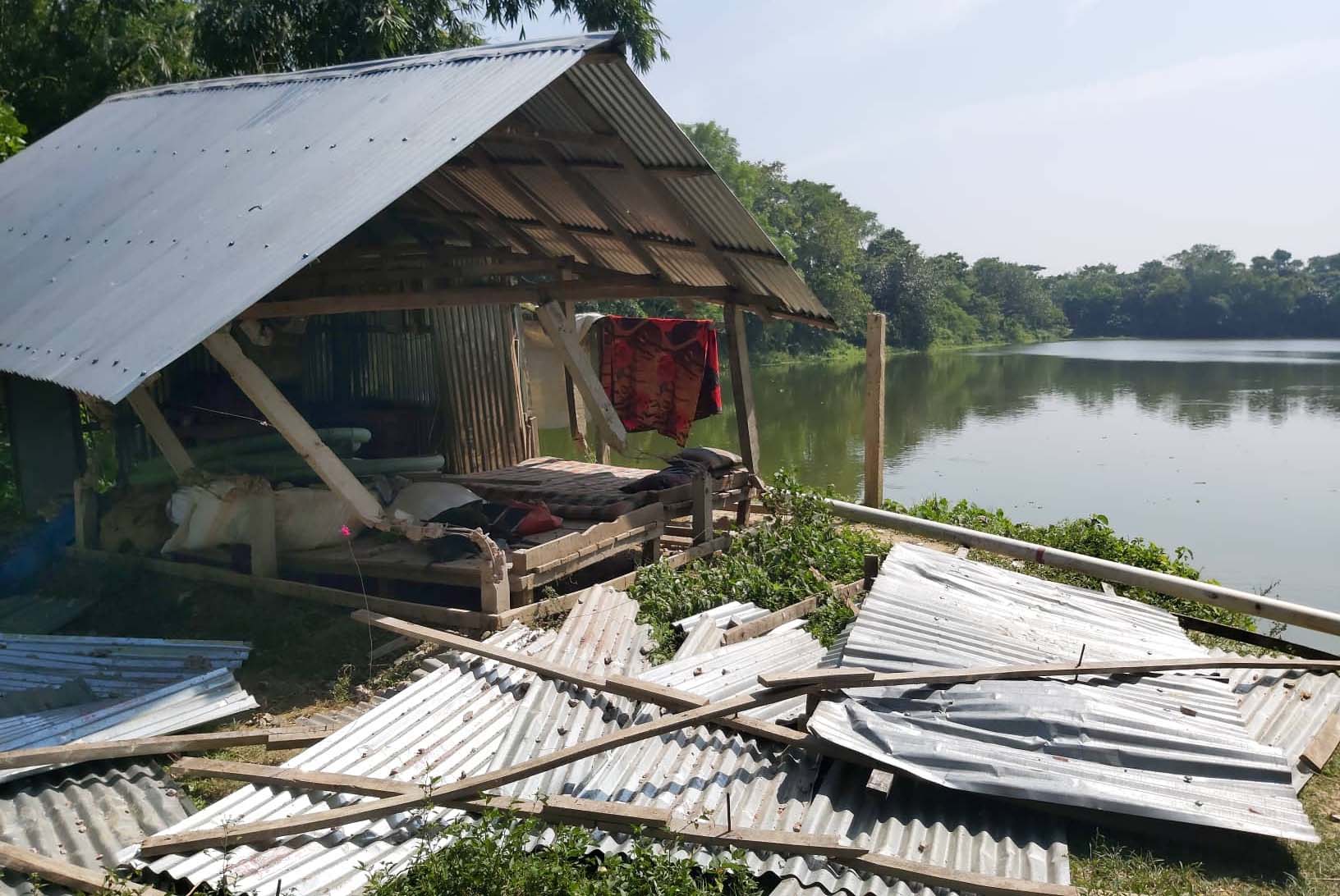 শর্শদীর মোহাম্মদ আলী দিঘী থেকে ১০ লাখ টাকার মাছ লুট