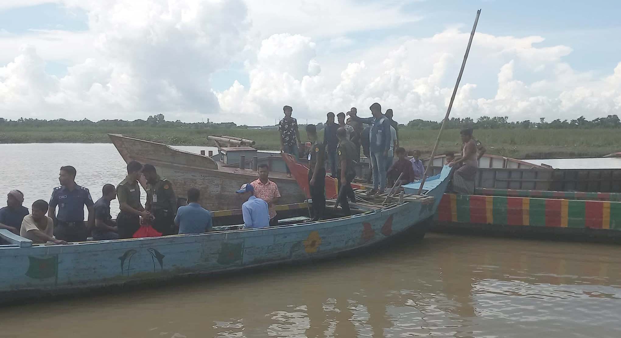 মুহুরী প্রজেক্টে আ’লীগ নেতার ড্রেজার মেশিন ও ট্রলার জব্দ