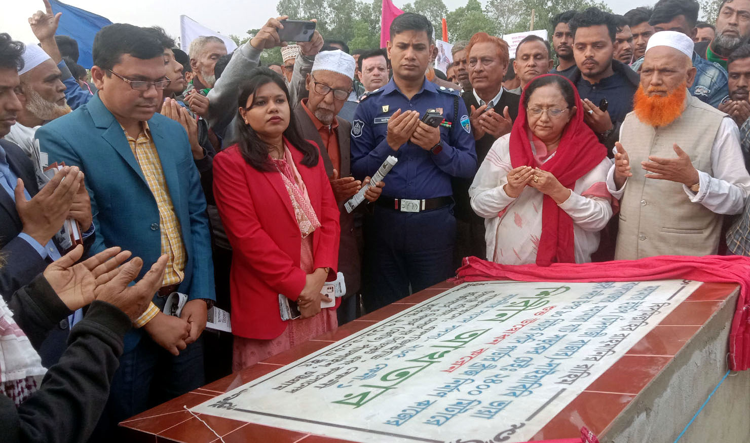 ছাগলনাইয়ায় শিরীন এমপি বিএনপির দাবী তত্ত্বাবধায়ক সরকার,  শেখ হাসিনার পদত্যাগ, যেন মামার বাড়ির আবদার