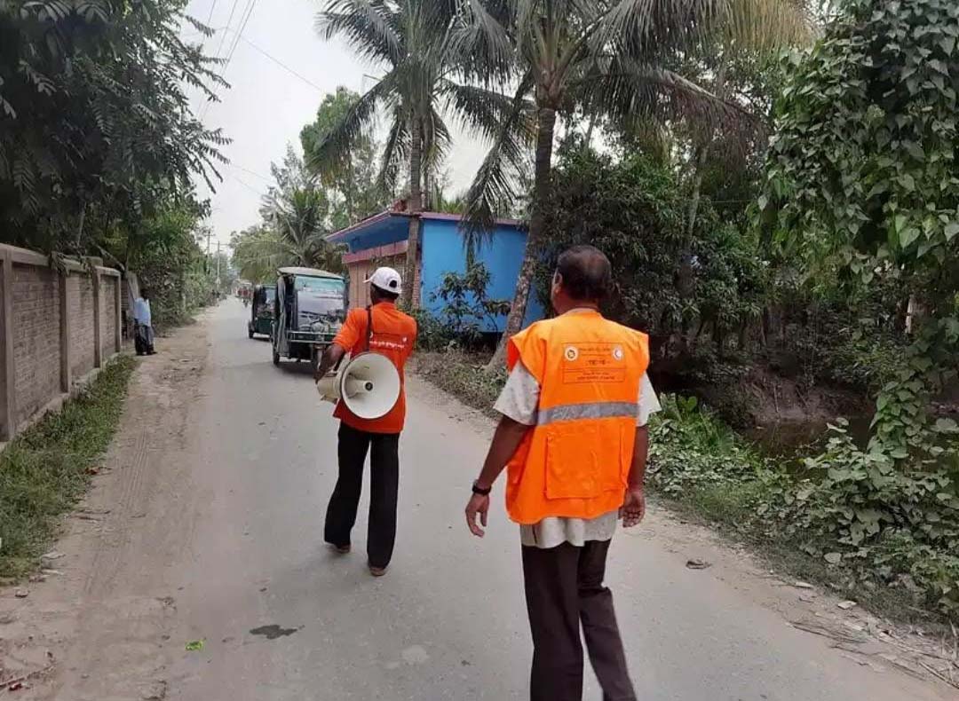 সোনাগাজীর মোখা আতংকে আশ্রয়কেন্দ্রে যেতে চান না মানুষ