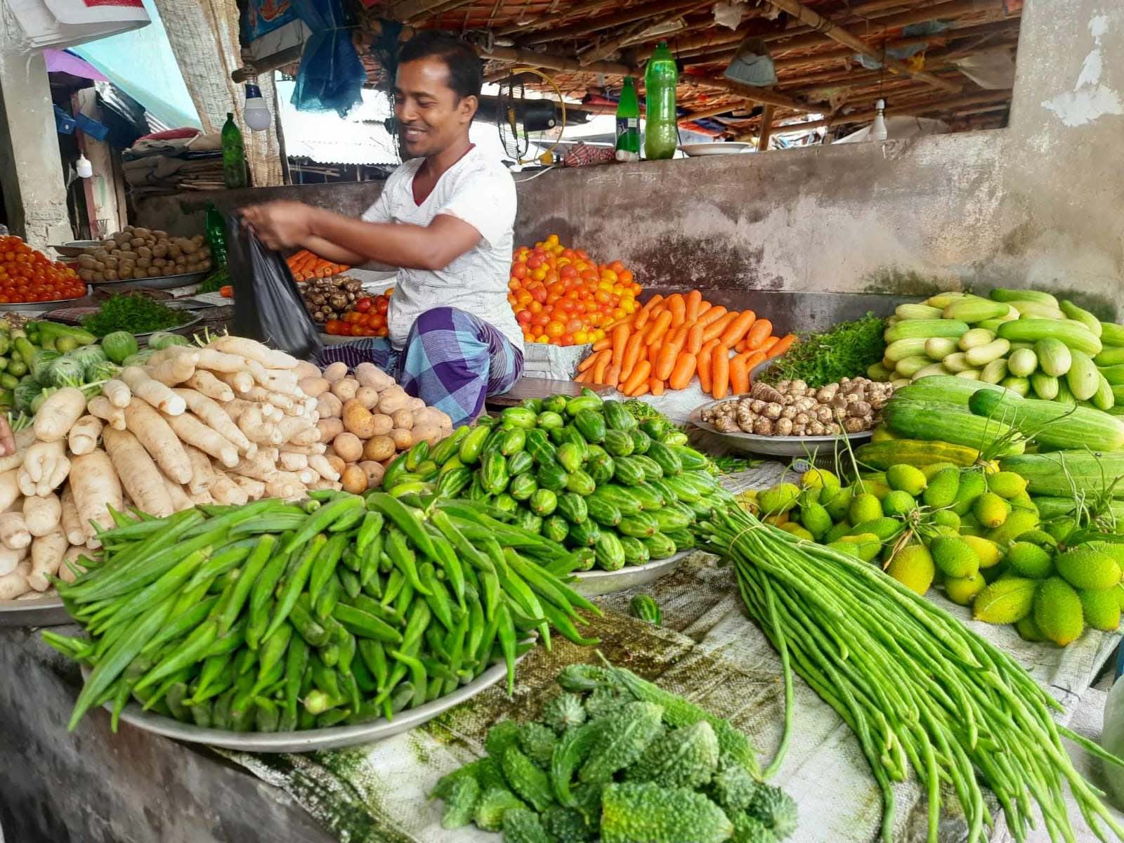 ফেনীতে মসলার বাজার বেসামাল, ঝাল বেড়েছে কাচা মরিচের