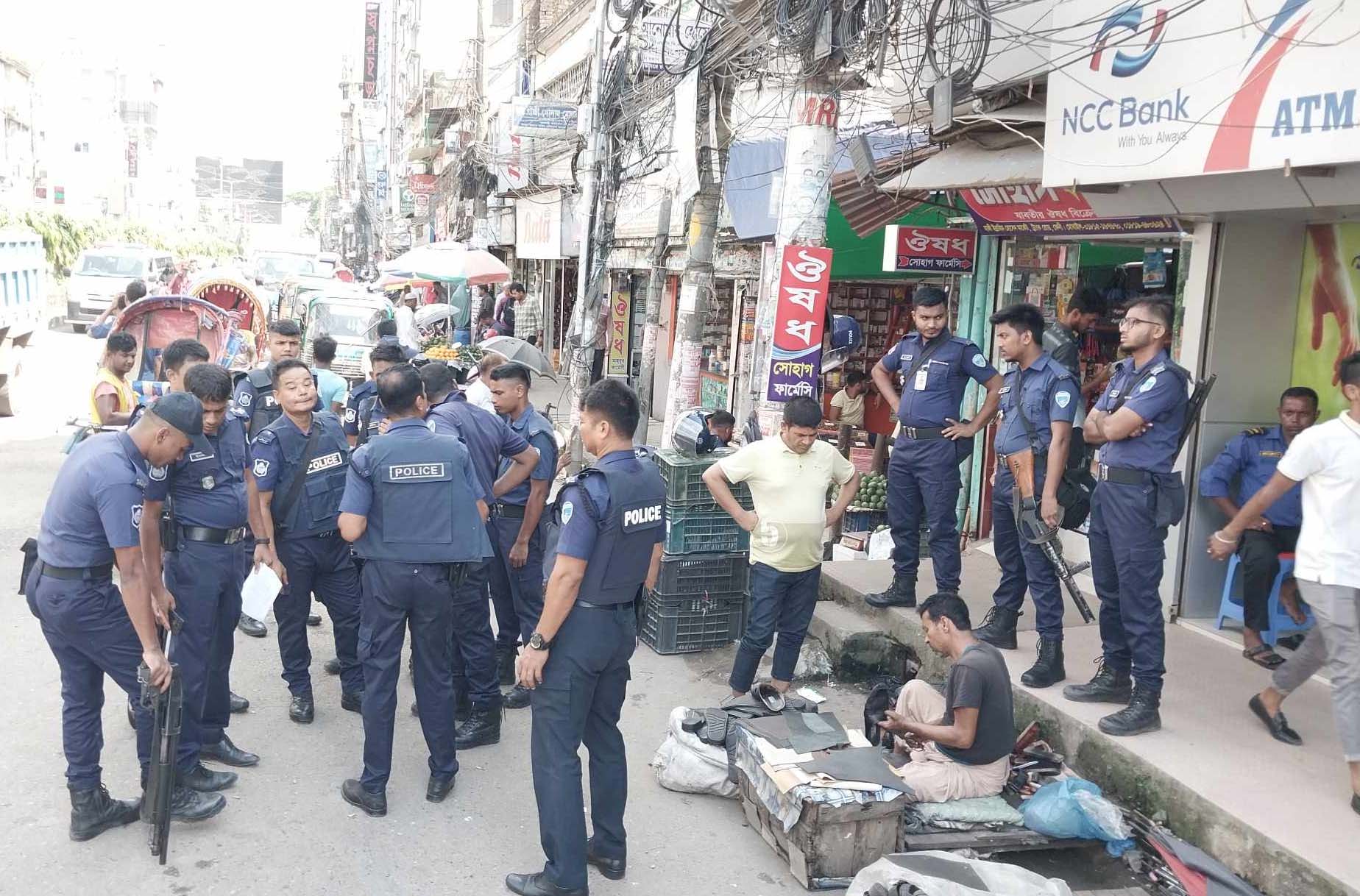 বিএনপি-আ’লীগের পাল্টাপাল্টি কর্মসূচী, ট্রাংক রোডে পুলিশের কড়া নিরাপত্তা