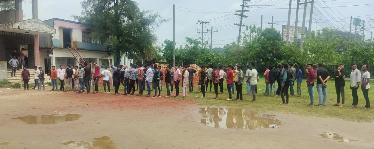 ফেনী সদর, দাগনভূঞা ও সোনাগাজী উপজেলায় ভোট গ্রহন চল‌ছে