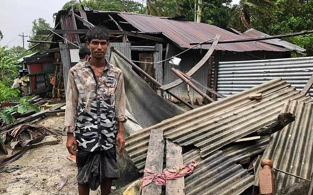 মাথা গোঁজার ঠাঁই হারিয়ে নিঃস্ব সোনাগাজীর রাসেল