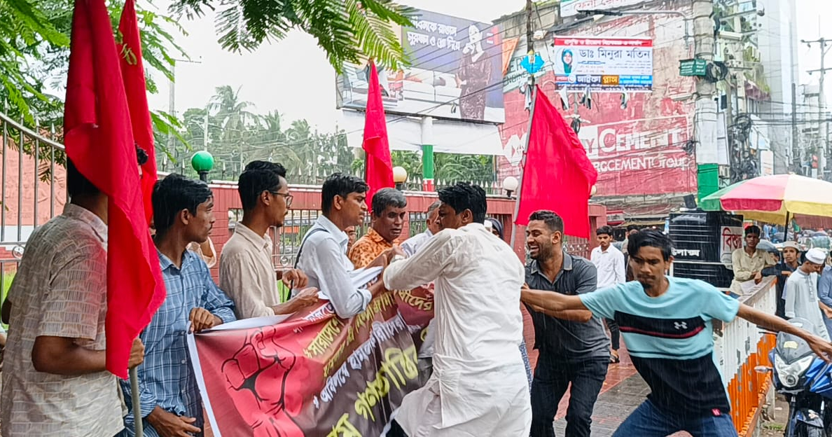 ফেনীতে কোটাবিরোধী বাম জোটের মানববন্ধনে হামলা, মারধর