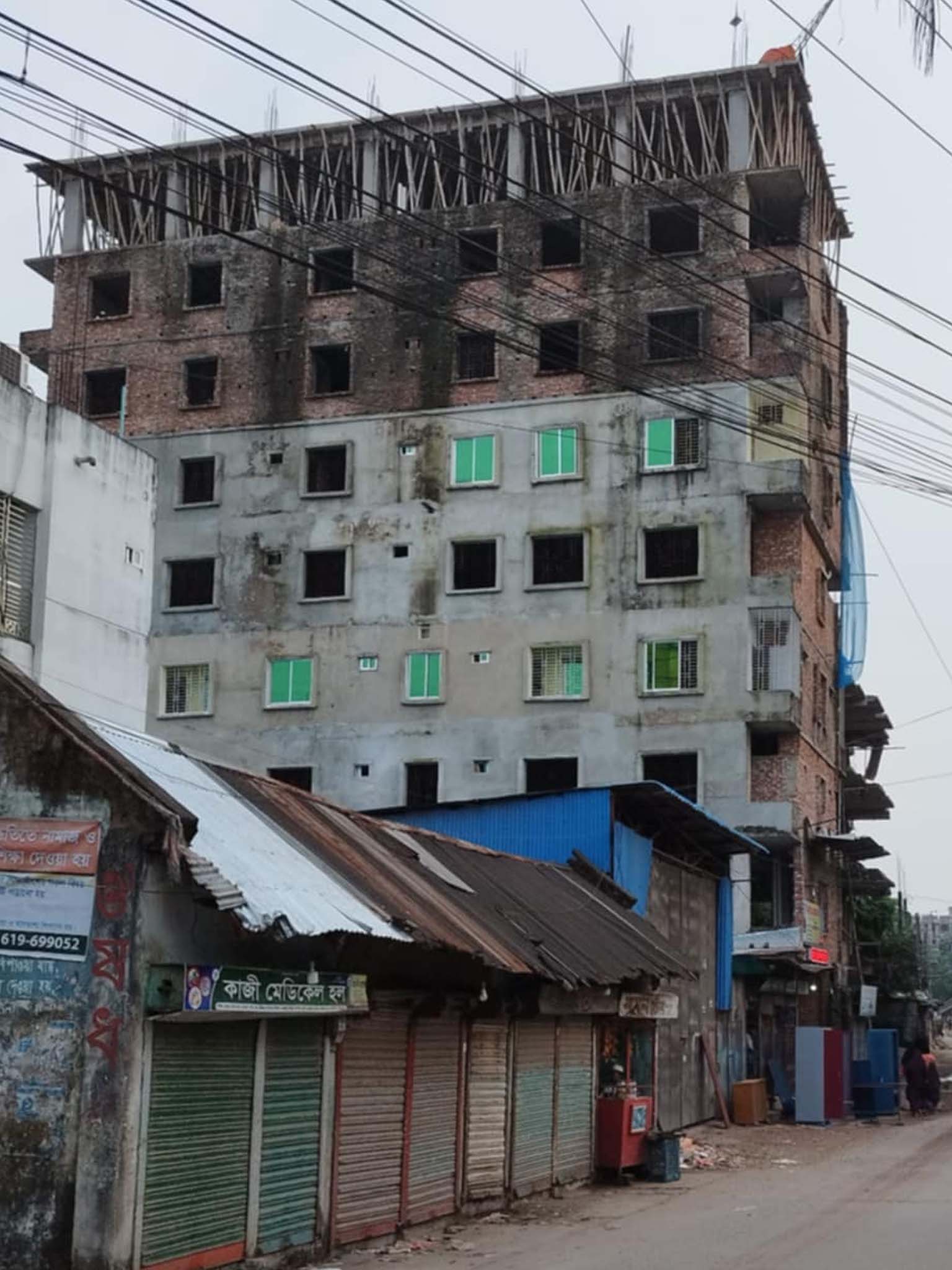 রামপুরে বিলাশ টাওয়ারে ৭ তলার অনুমোদন নিয়ে ৯ তলা নির্মাণ