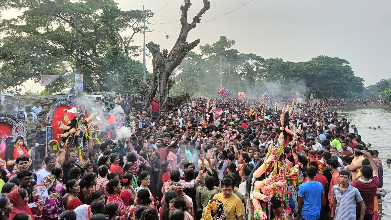 ফেনীতে প্রতিমা বিসর্জনে শেষ হলো দুর্গোৎসব