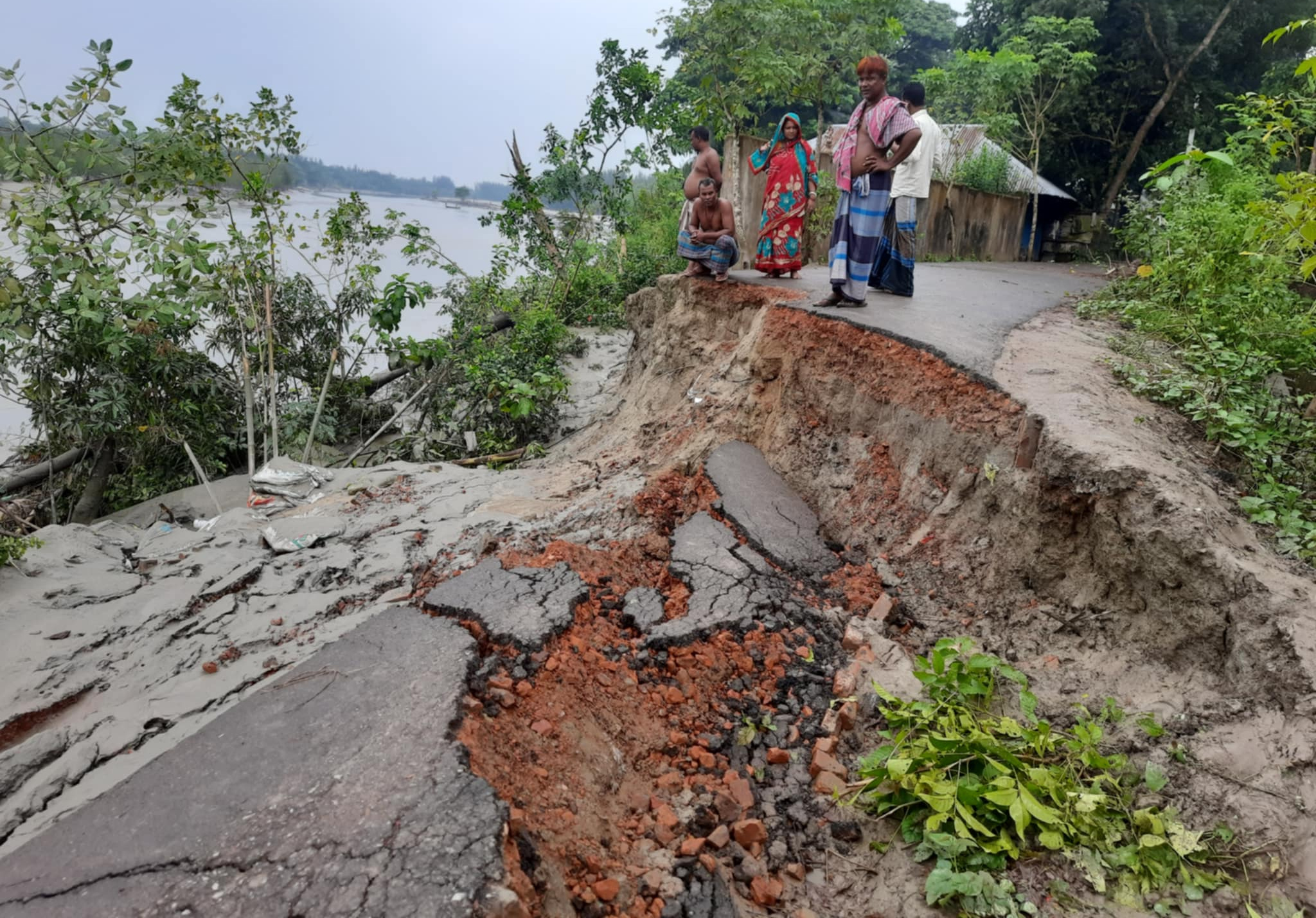 সোনাগাজীতে নদী ভাঙনে বিলীন কয়েকশ ঘরবাড়ি