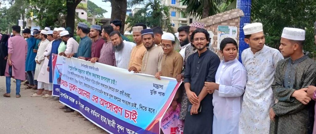 দেবপুর মাদরাসায় অধ্যক্ষ নুরুল আলমের অপসারন দাবী