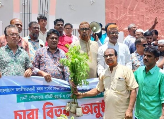 ফেনীতে কৃষক দলের তিন হাজার চারা বিতরণ