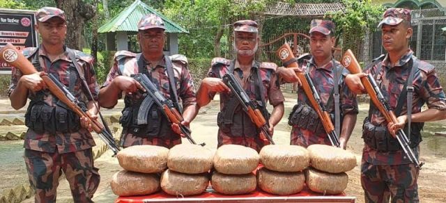 ফেনীতে ৪১ কেজি গাঁজা ও ভারতীয় এলকোহল জব্দ
