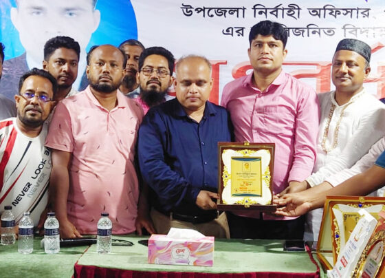 পরশুরামে ইউএনও কে বিদায় সংবর্ধনা