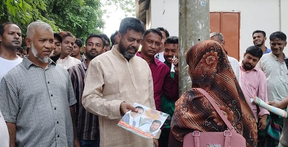 মুন্সিরহাট ও আমজাদহাটে ধানের শীষের প্রচারণায় মজনু