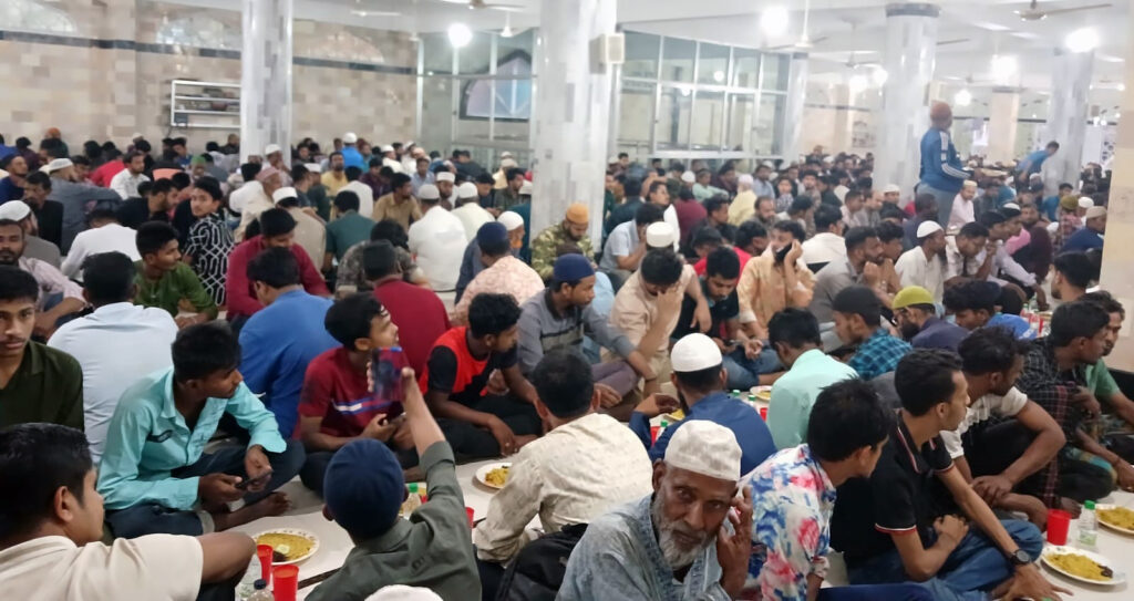 জহিরিয়া মসজিদে মাসব্যাপী ইফতারে সম্প্রীতি-সৌহার্দ্যরে অনন্য দৃষ্টান্তধনী