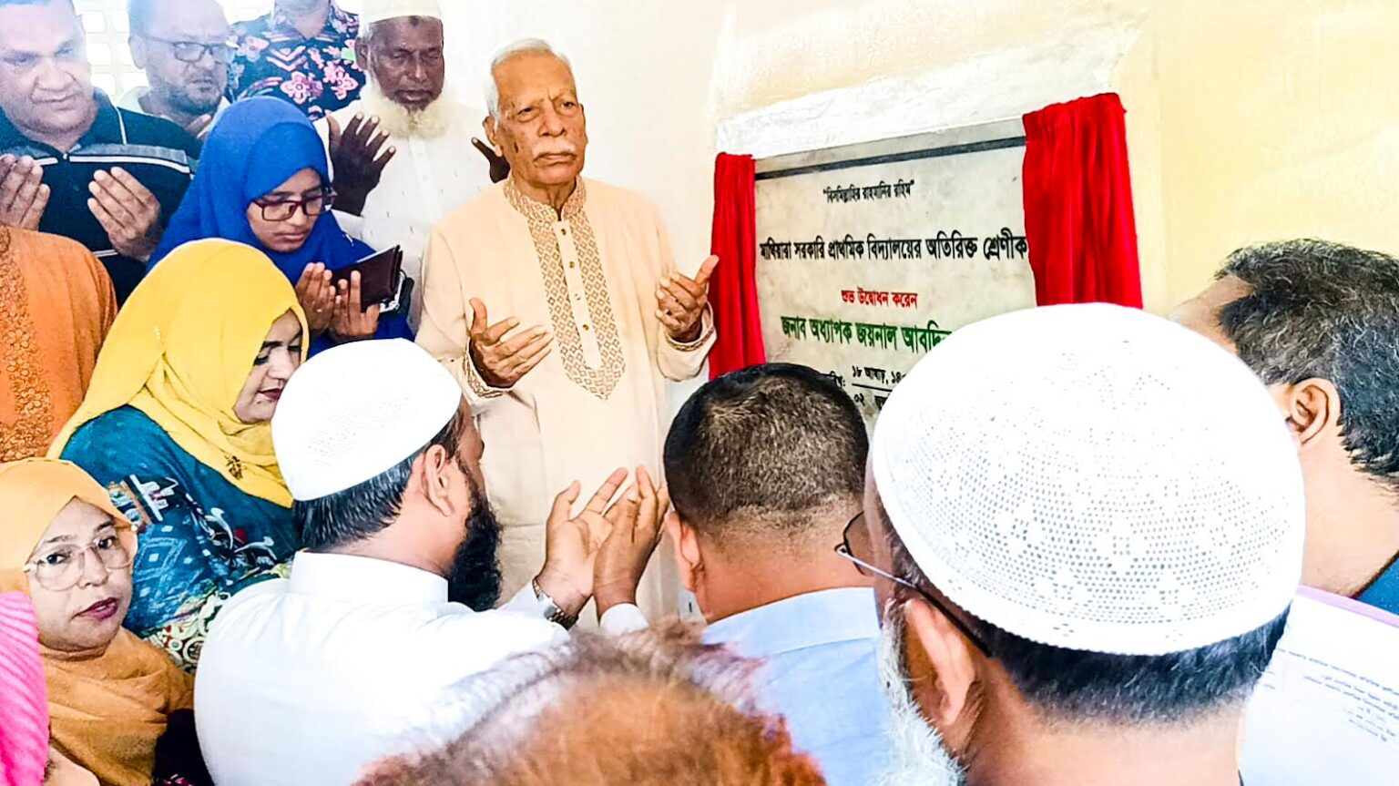ফেনীতে তিনটি প্রাথমিক বিদ্যালয় নতুন ভবনের উদ্বোধন