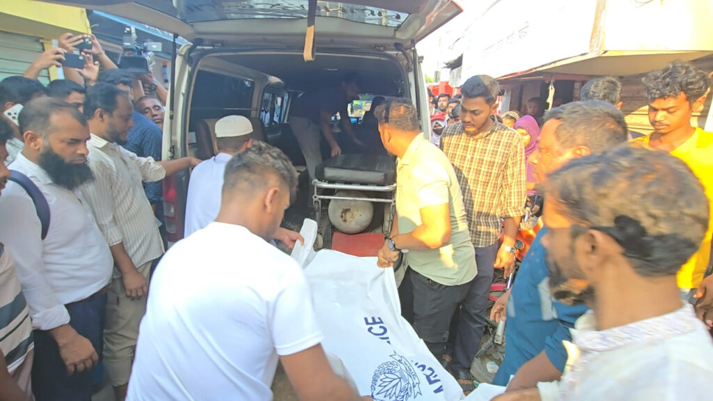 ফেনীতে ক্রাসিং মিলে লুঙ্গি পেঁচিয়ে ব্যবসায়ীর করুণ মৃত্যু