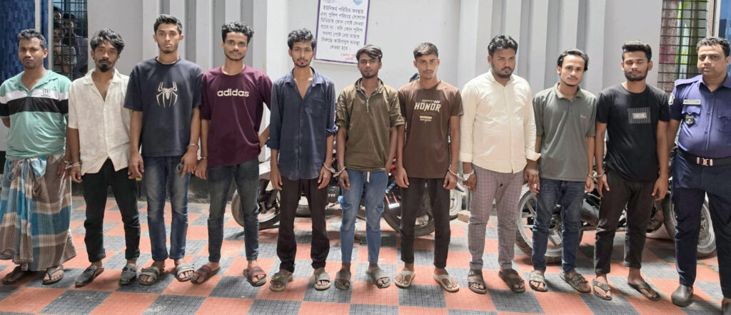 ফেনীতে পুলিশের বিশেষ অভিযানে একদিনে আরো ২১আসামি গ্রেফতার বিদেশি মদ, চোলাই মদ, বিয়ার ও ইয়াবা উদ্ধার
