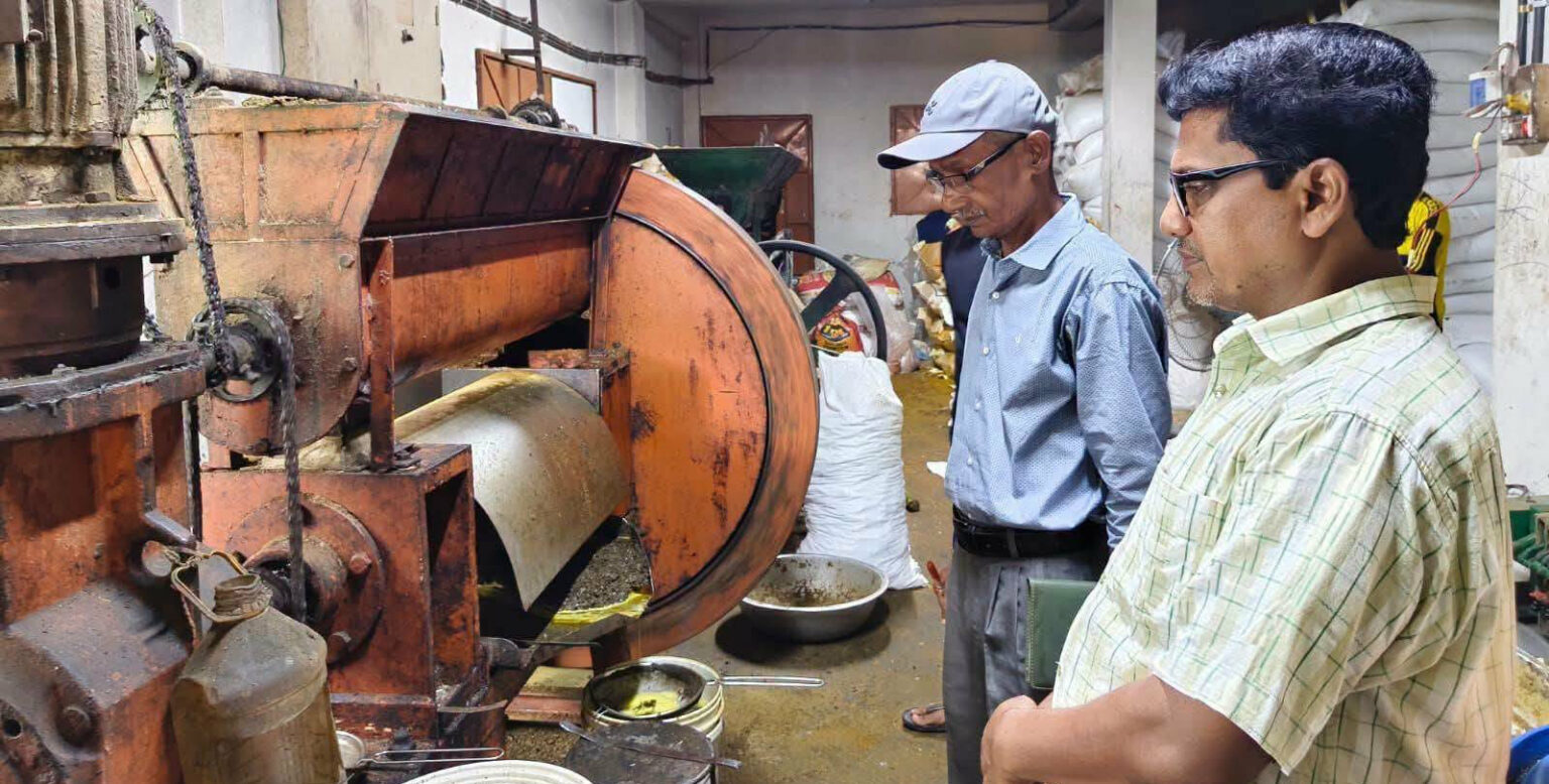 সোনাগাজীতে প্লানেটো ফুড স্টাফস এর বিরুদ্ধে ময়লাযুক্ত অপরিষ্কার সরিষা ভাঙ্গানোর অভিযোগ