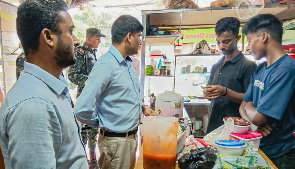 শিক্ষা প্রতিষ্ঠান এলাকায় নিম্নমানের শিশু খাদ্য বিক্রি ভোক্তা অধিকারের অভিযানে জরিমানা