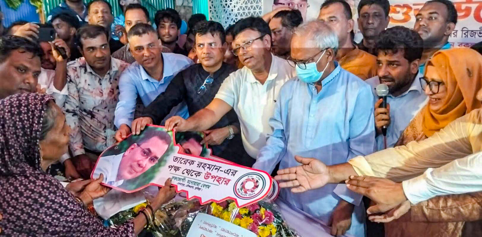 ফরহাদ নগরে যুবদল নেতা শহীদ হারুনের বাড়ি উদ্বোধন ও চাবি হস্তান্তর শেখ হাসিনা ক্ষমতা পাকাপোক্ত করতে শিশুদেরও খুন করেছে: রিজভী