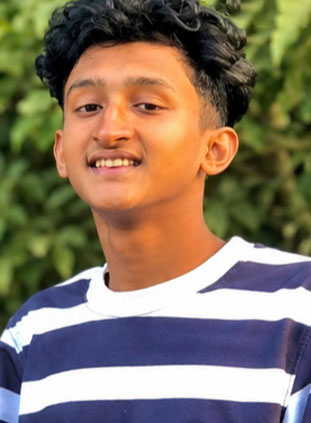 ৫ হাজার টাকার বিনিময়ে পরশুরামে সাটানো হয় আ’লীগের পোস্টার