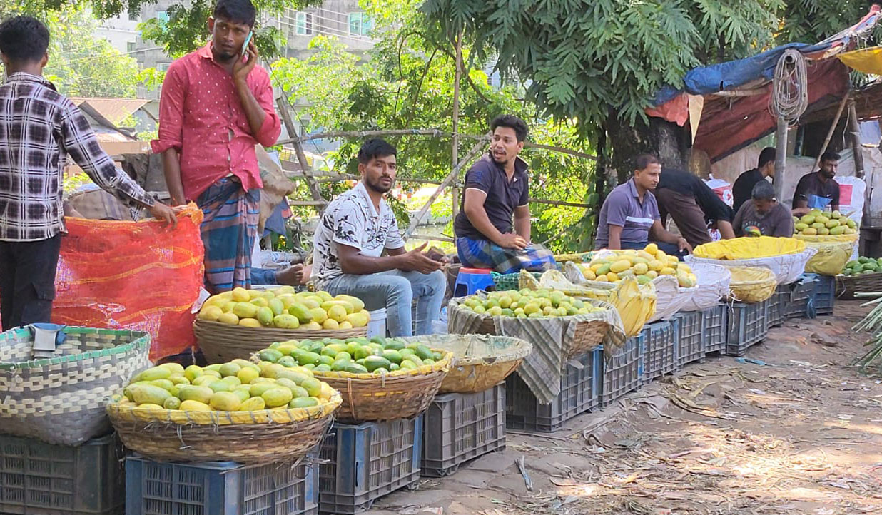 ফেনীতে হঠাৎ চড়া লেবুর দাম