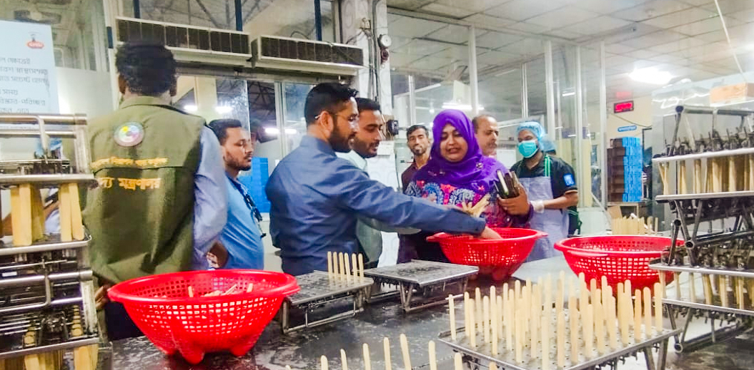 ফেনীতে আইসক্রিম কারখানায় অভিযান: দেড় লাখ টাকা জরিমানা